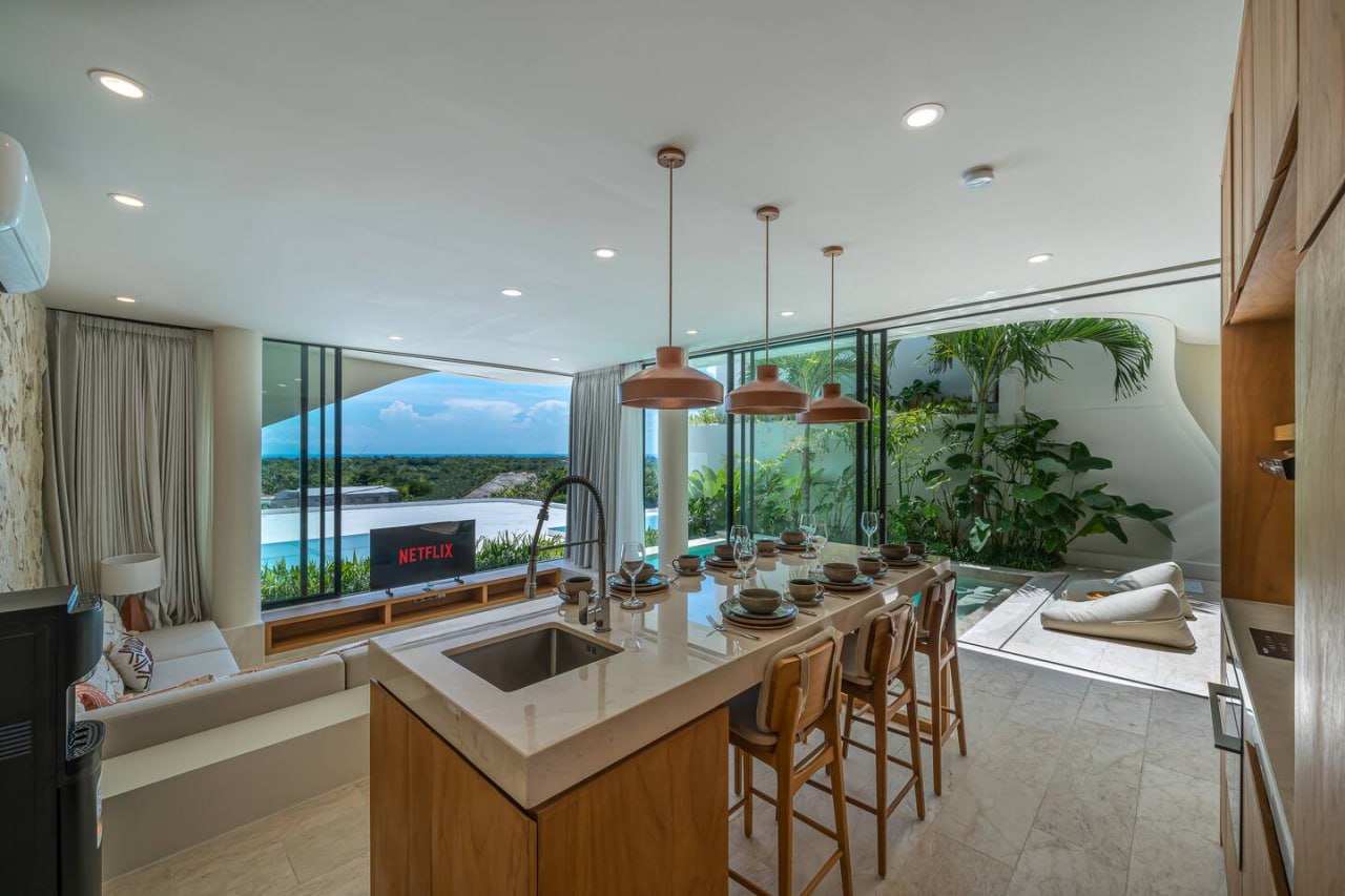 3-bedroom villa with panoramic ocean views in Bingin