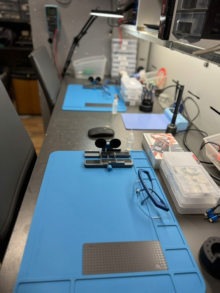 man in white dress shirt sitting beside woman in black long sleeve shirt