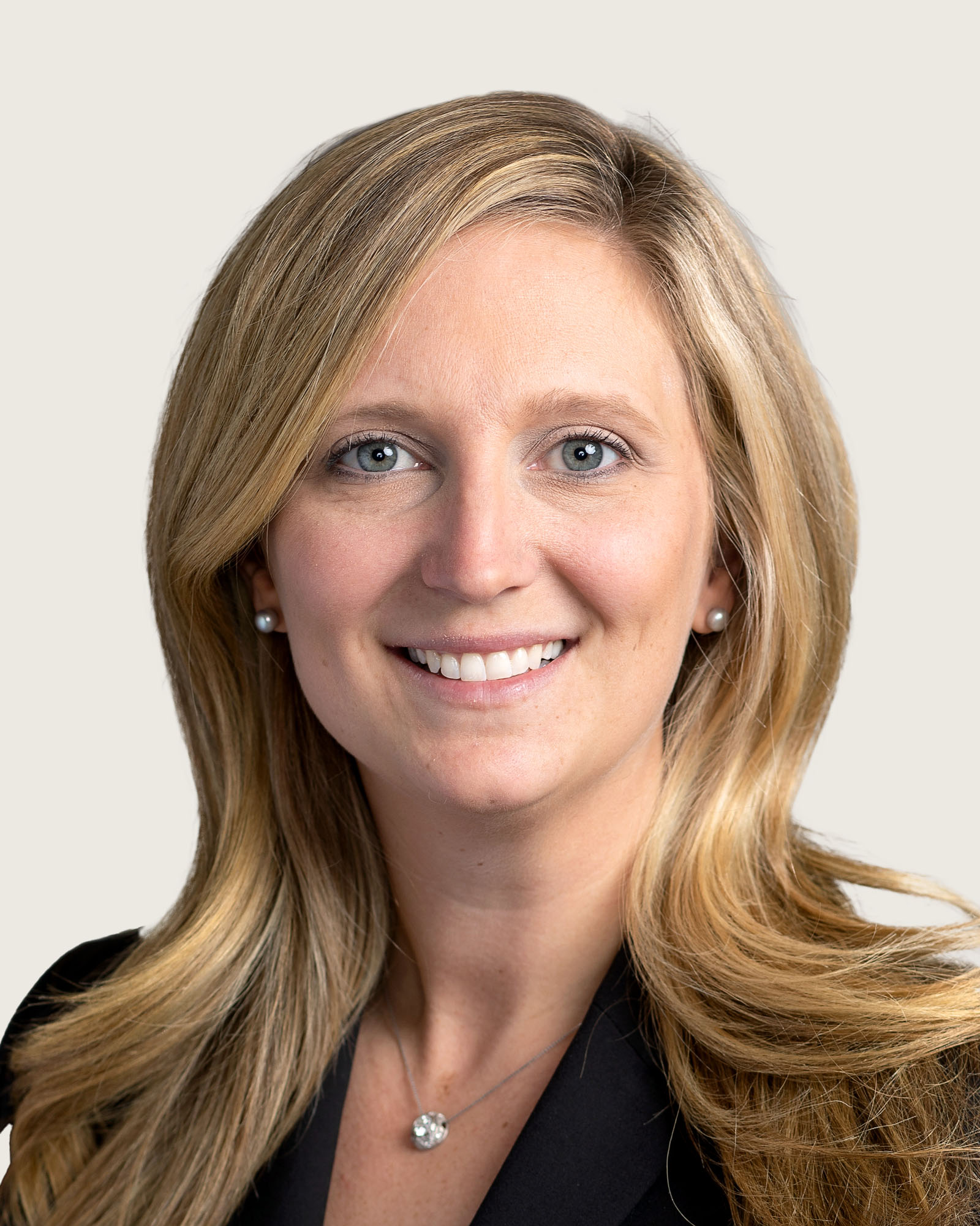 Headshot of Erica Warren, MHA, Chief Operations Officer of LifeLinc Anesthesia