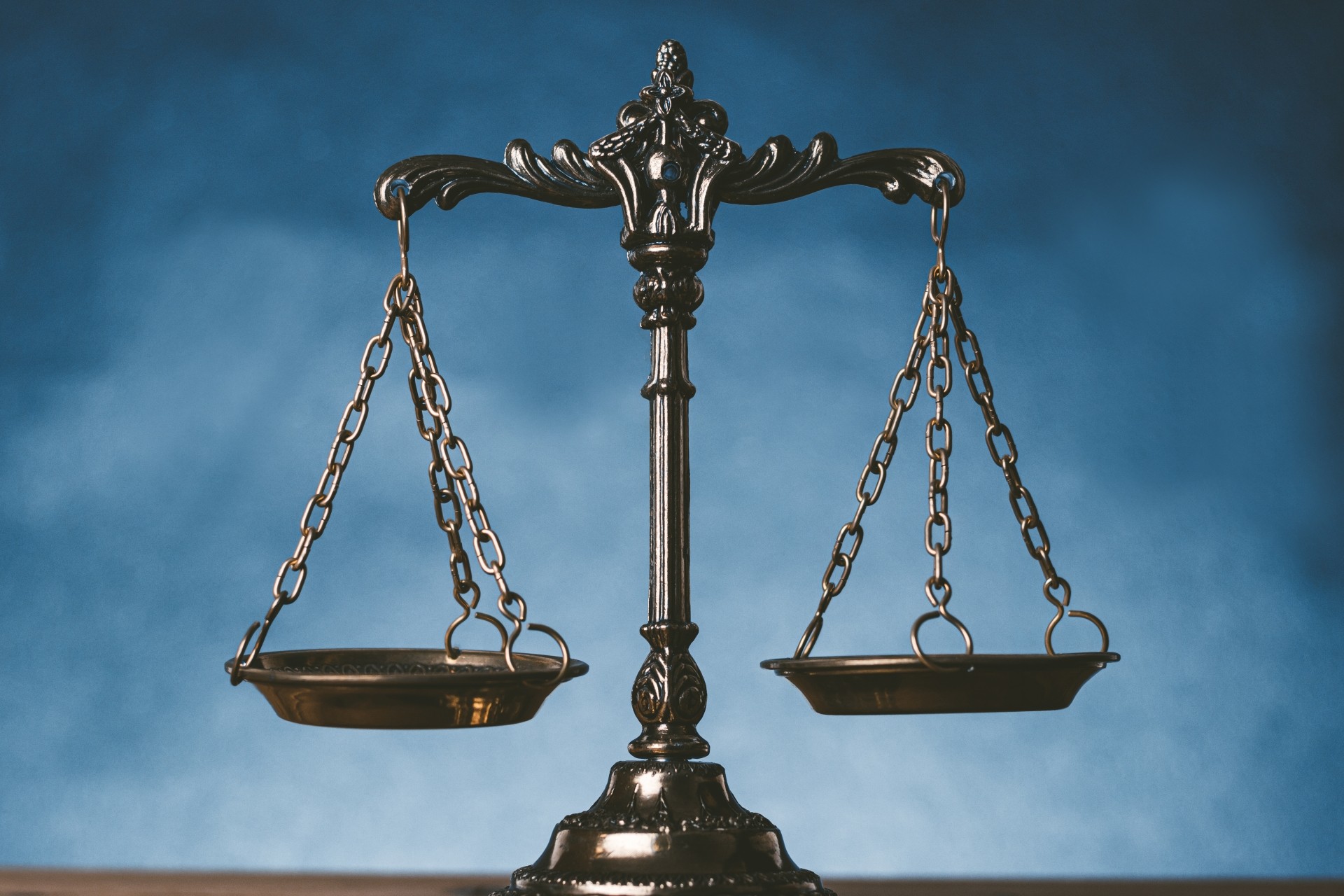 【医師・弁護士監修】「脳外科医竹田くん」実在医師の有罪確定｜なぜまだ診療できるのか？