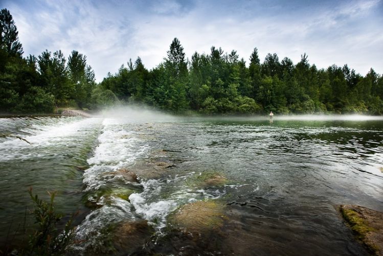 Discover the joy of fly fishing on the Tiber River in central Italy. Catch trout in scenic Tuscany and savor gourmet food and wine. Expert guides provide instruction in dry fly, streamer, and nymph fishing. Perfect for a memorable Italian outing.