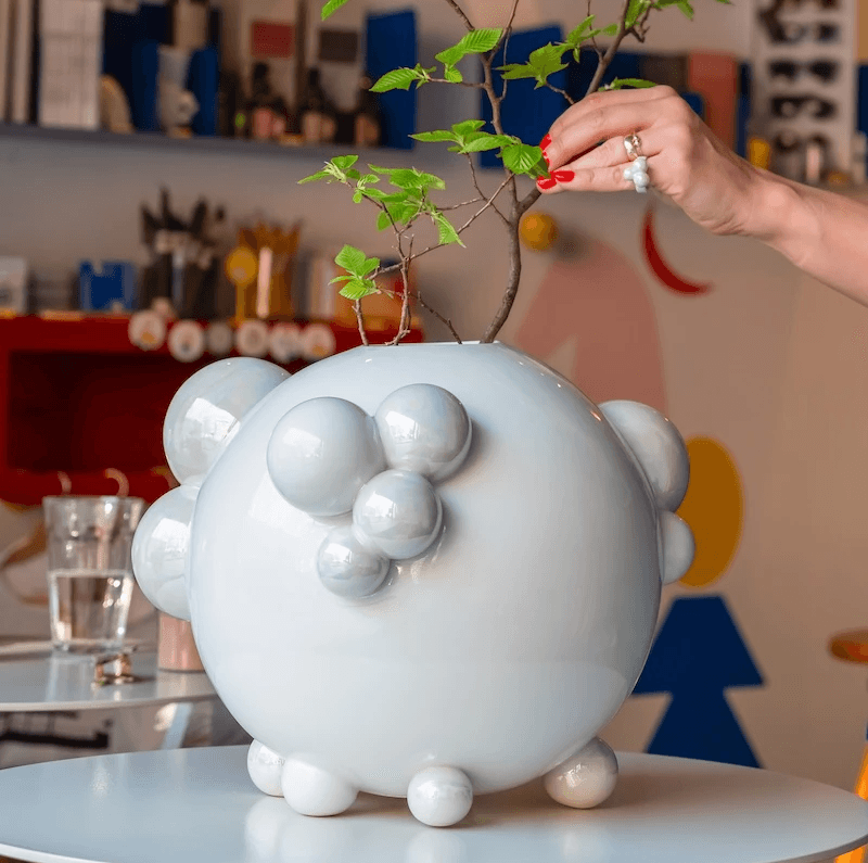 Detail vázy z kolekcie BUBBLES od Niny A. Šoškovej v priestore contemporary_suvenir