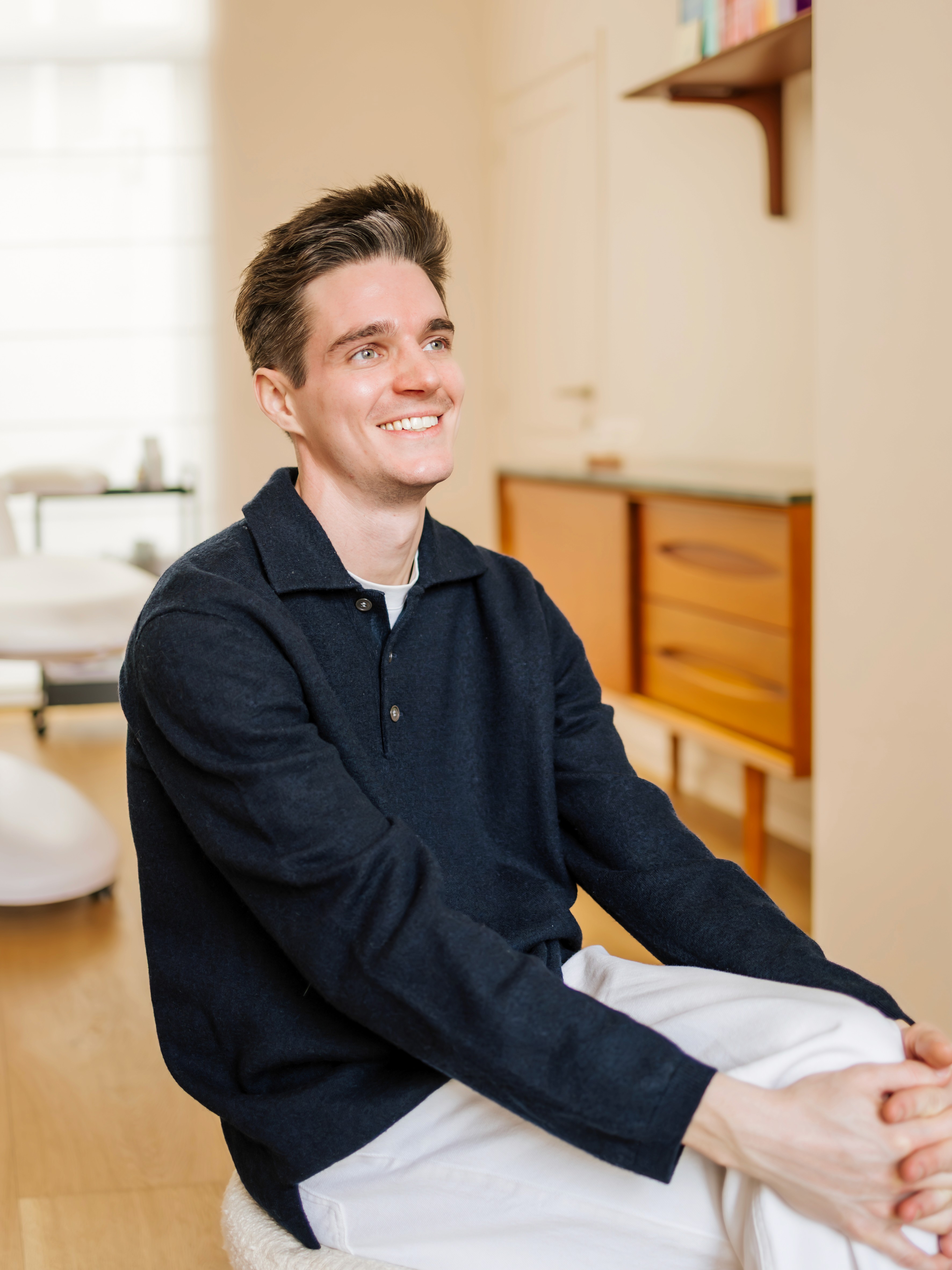 Jef De Smet sitting in Dr. Cuveele's home-practice.