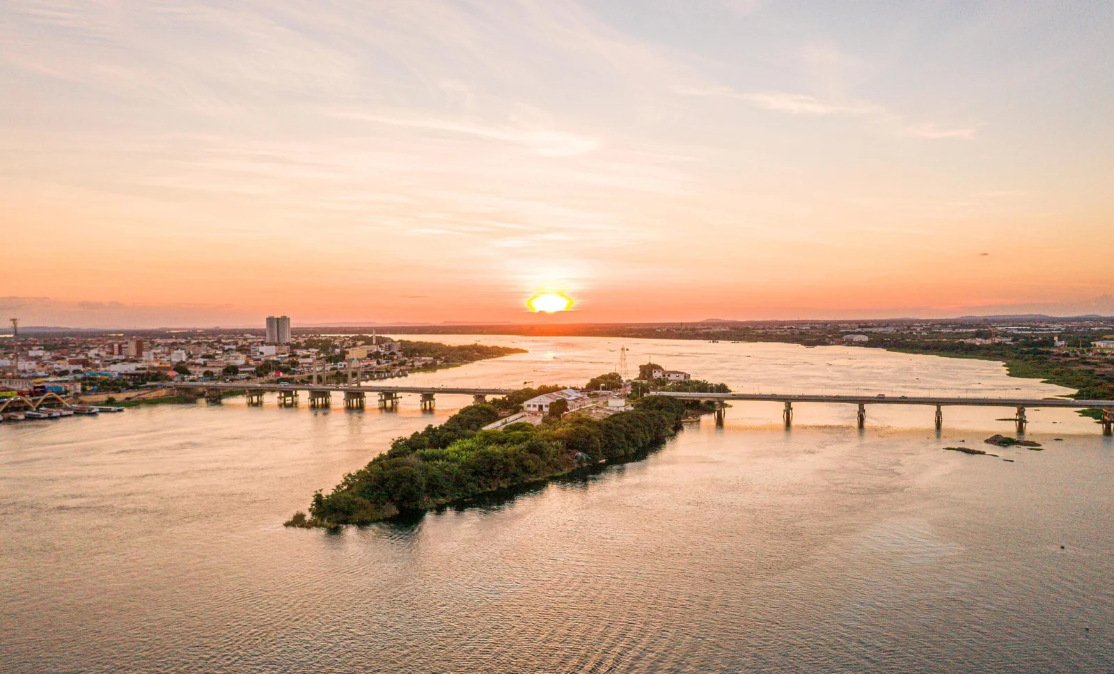 Pôr do sol na divisa entre Petrolina e Juazeiro