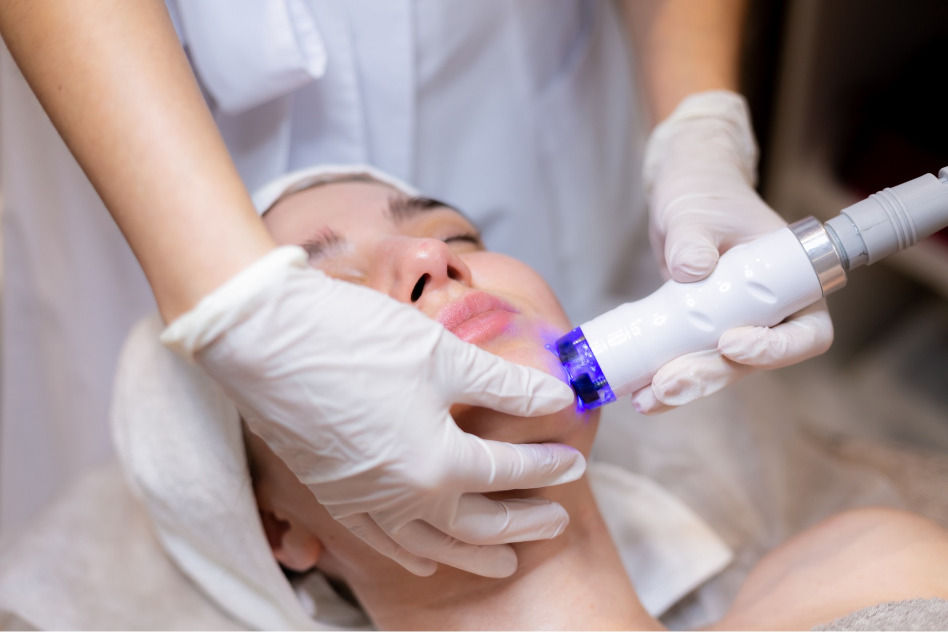 Patient receiving light therapy treatment for a cold sore on the lip.