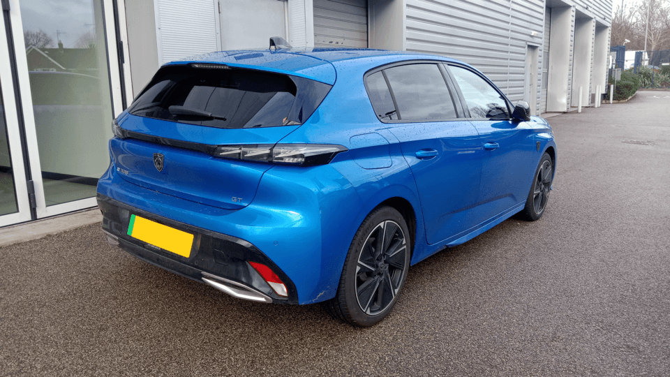 Peugeot E-308 elektromos autó – valós modellfotó