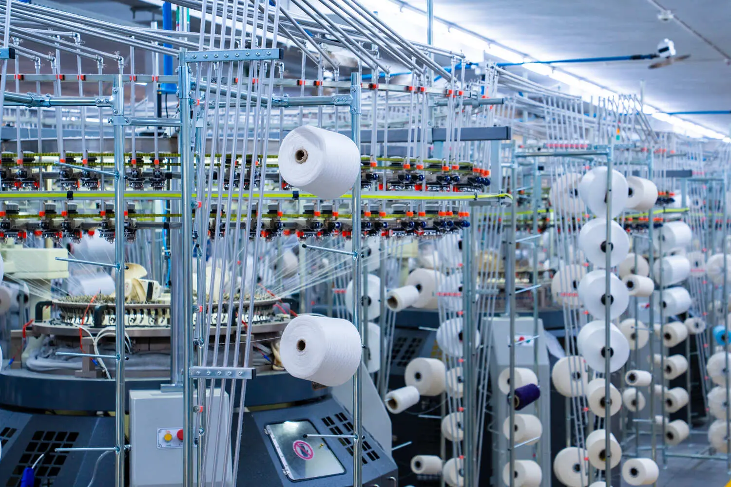 Industrial knitting machine, yarn.