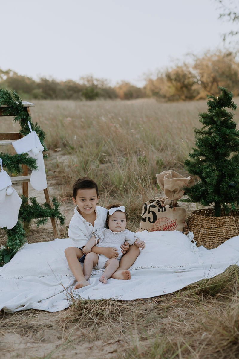 Christmas sibling photography Mackay