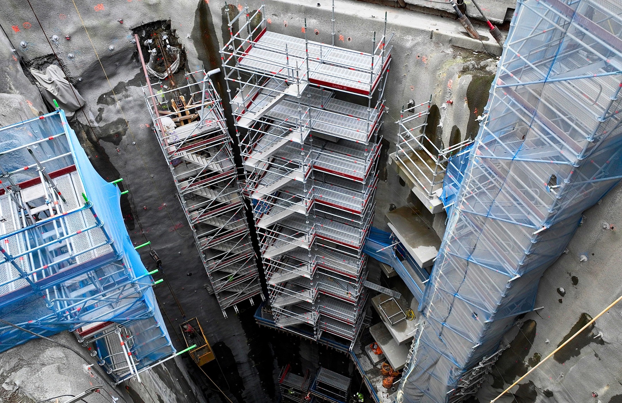 Byggnadsställning vid nya tunnelbanan i Gullmarsplan