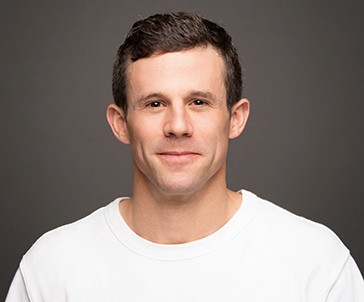 Headshot Zach Barrett