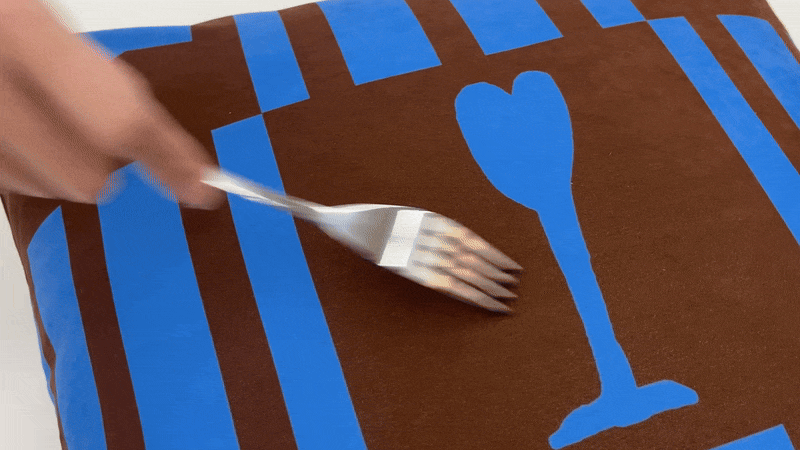 튼튼한 내구성의 스웨이드 쿠션