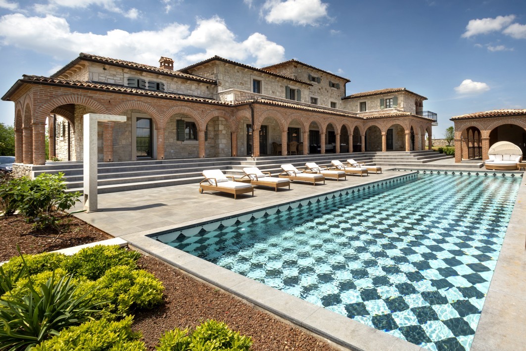 HERITAGE HOTELS