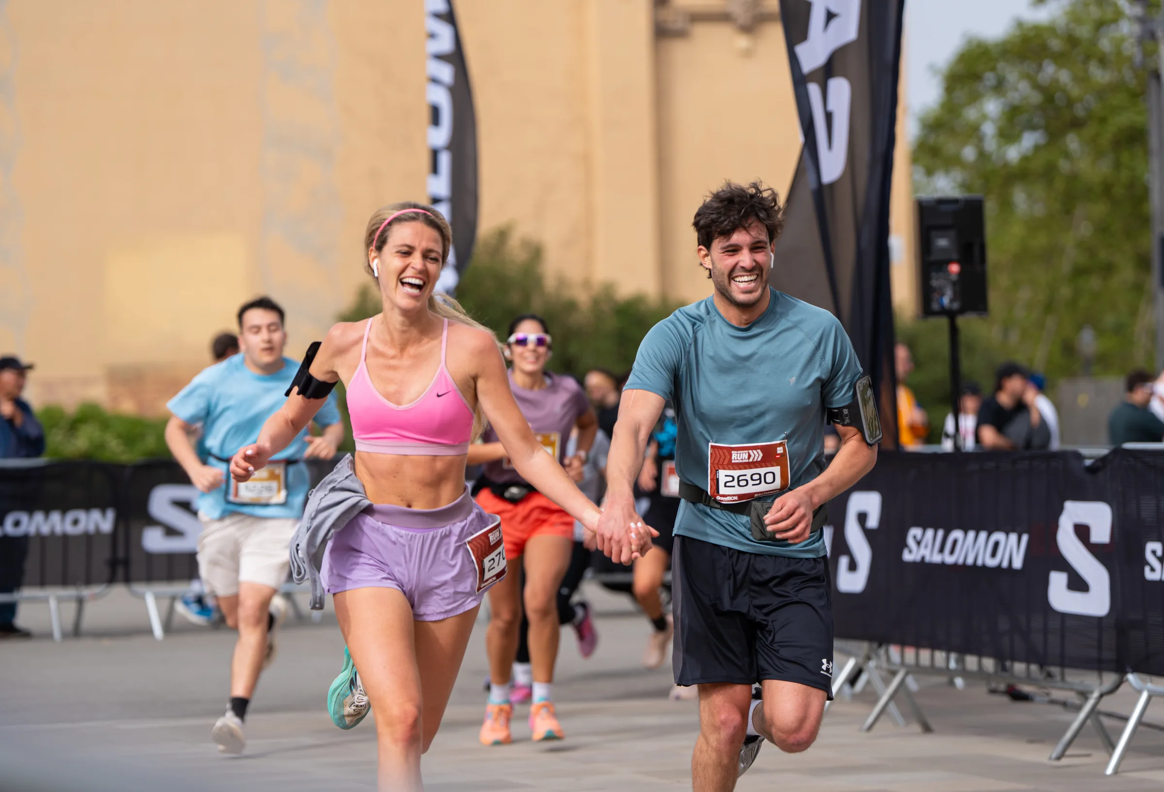 Salomon Run Barcelona 2026 meta Font Màgica, fotografía running meta, trail running Barcelona, carrera popular llegada