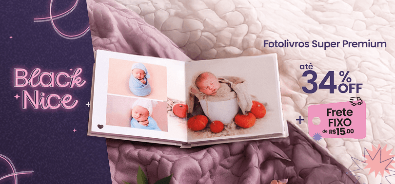 Fotolivro capa dura super premium com foto de pai sorrindo entre dois filhos e a frase “o melhor pai do mundo”, sobre tecido branco, com até trinta e cinco por cento de desconto e frete fixo de quinze reais