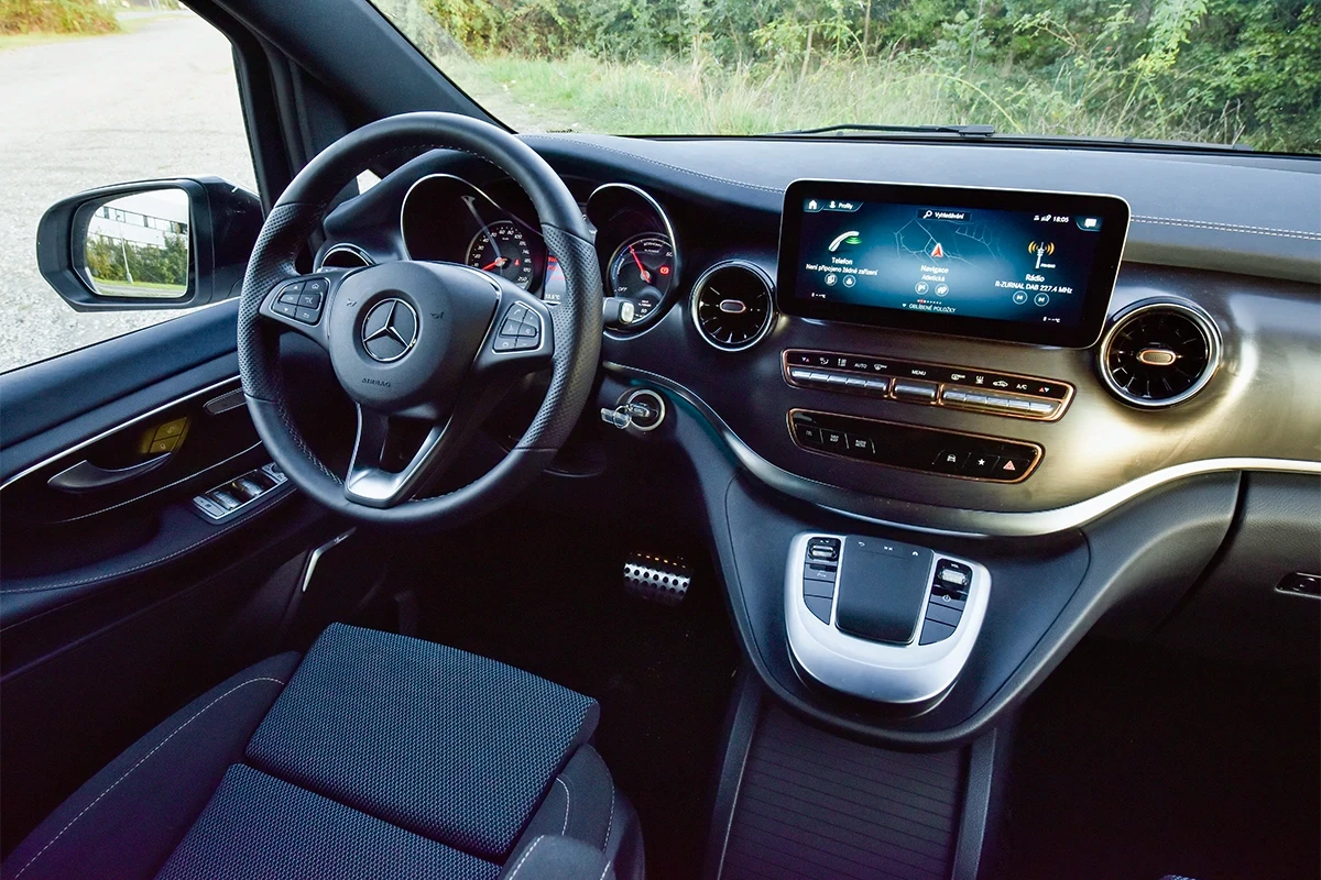 mercedes classe EQV volant avant
