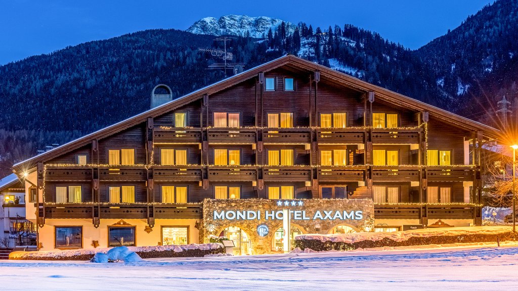 Hotel MONDI im verschneiten Axams