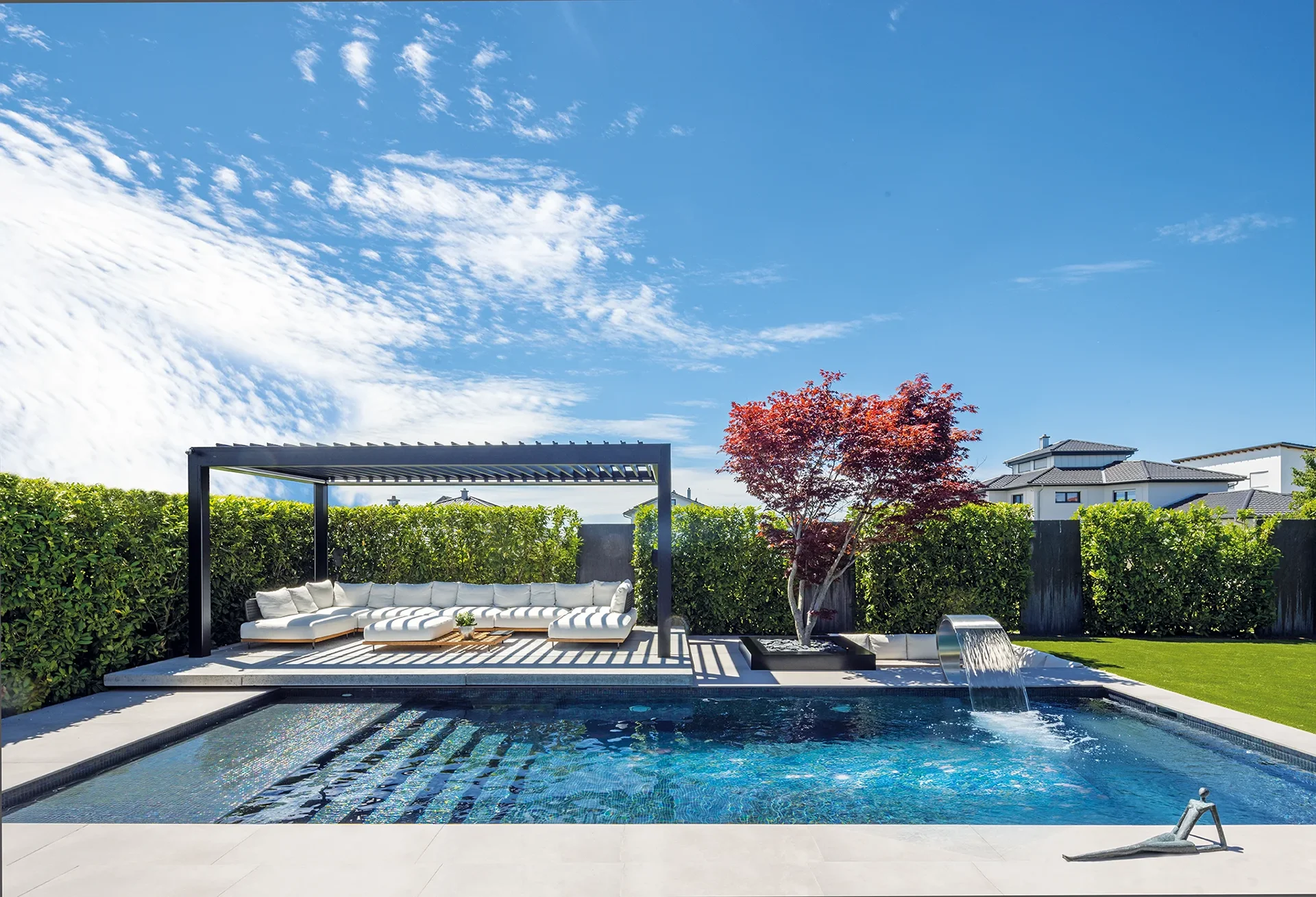 MLine pool with dark pergola, lounge area and Japanese maple