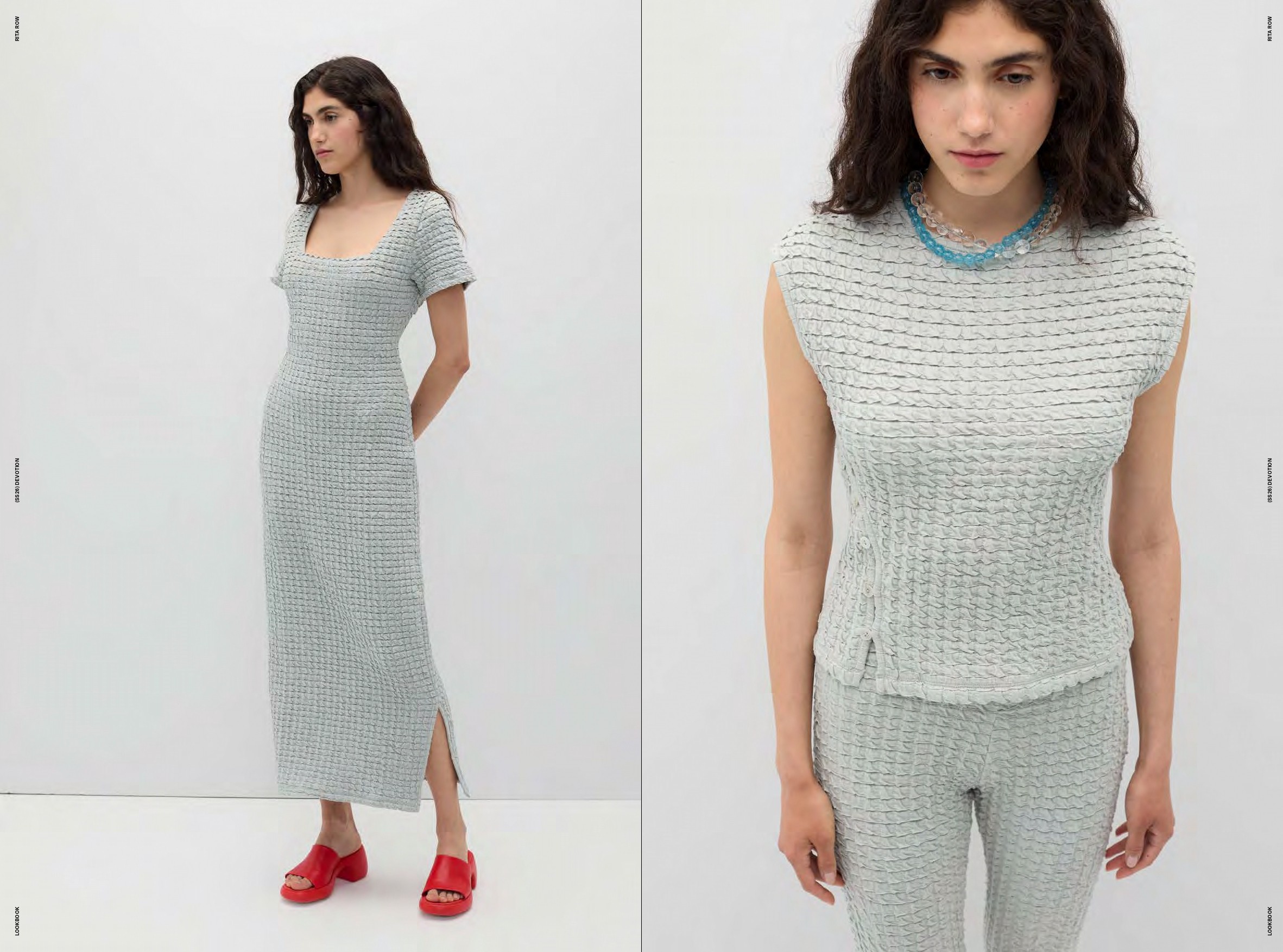 Double page, la mannequin une robe et un ensemble top legging texturé