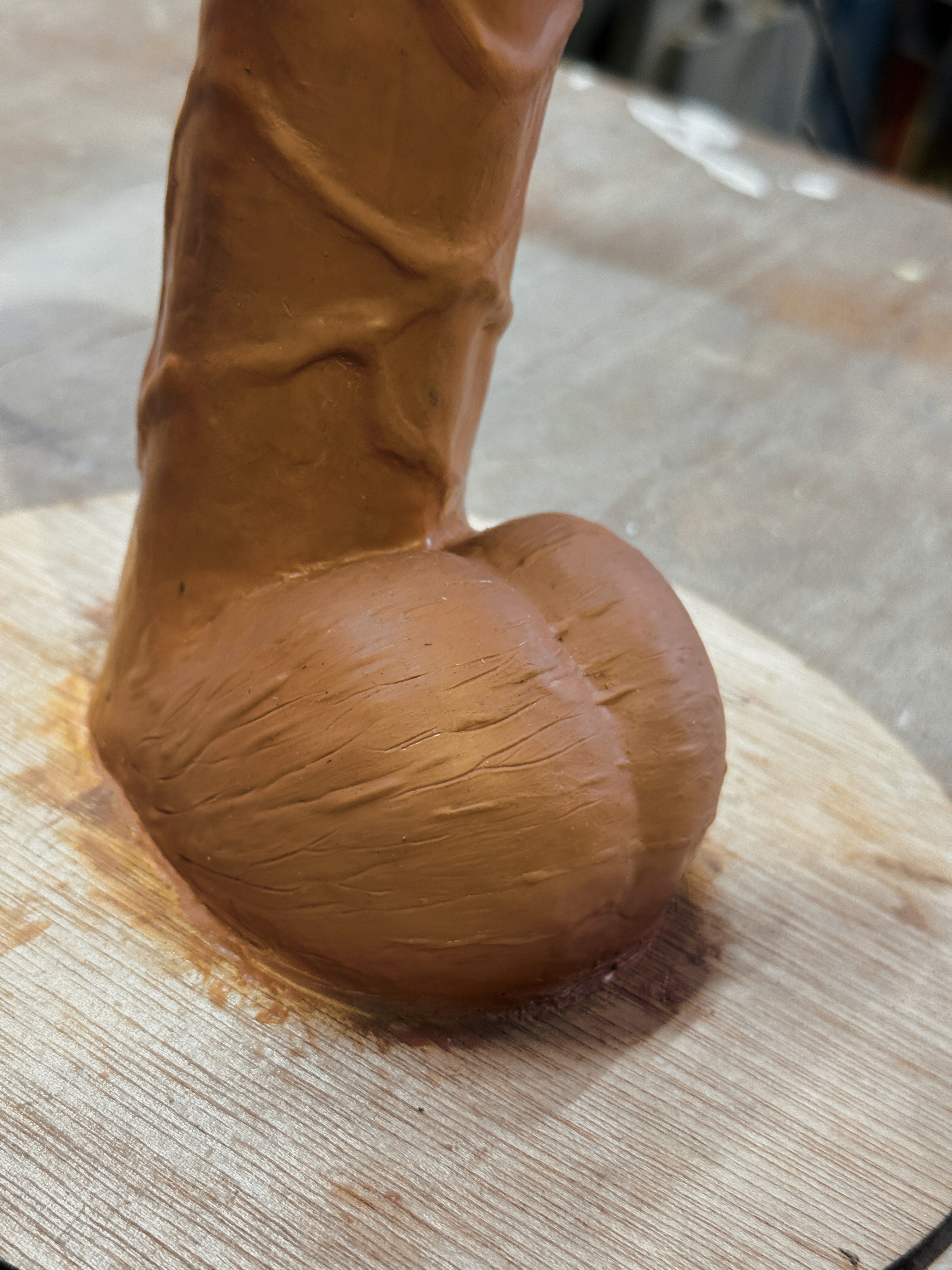 健大翻模陽具睪丸細節，皮膚紋理歷歷在目