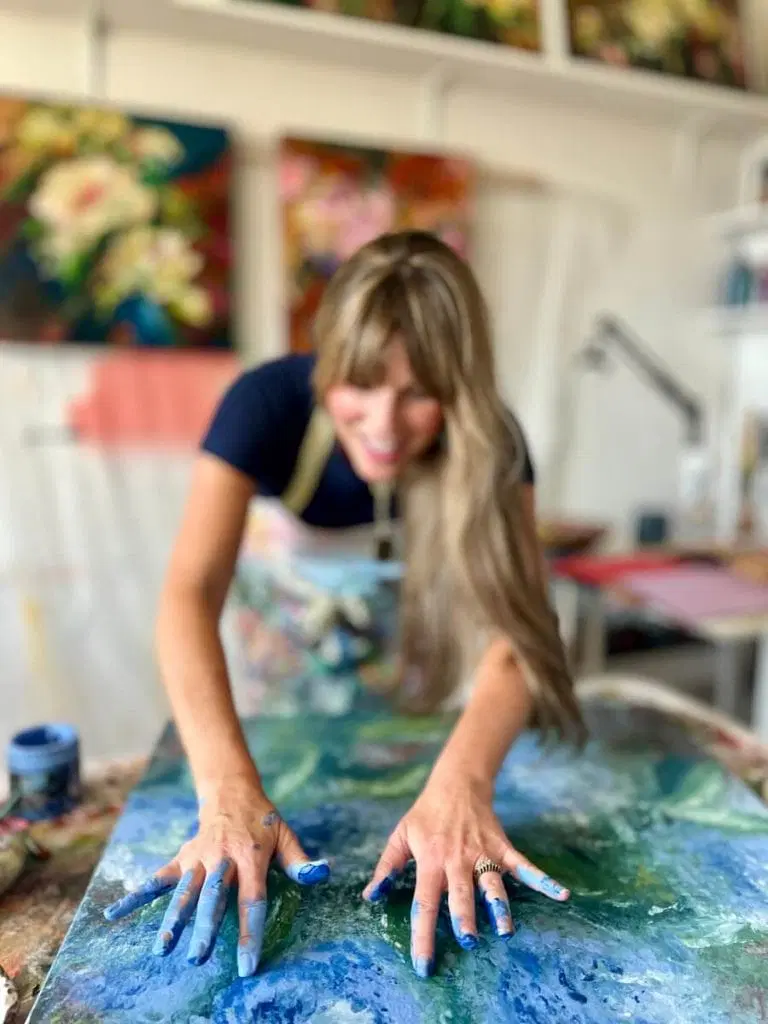 boy in blue shirt screaming near boy in green crew-neck shirt