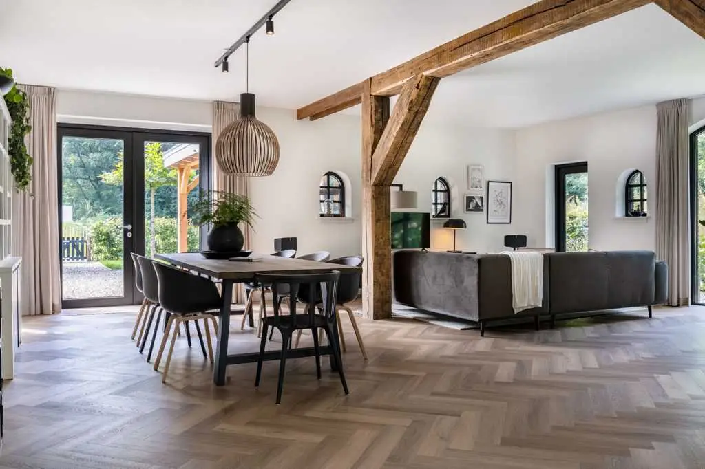 Interieur van de woonboerderij van Maison Belle