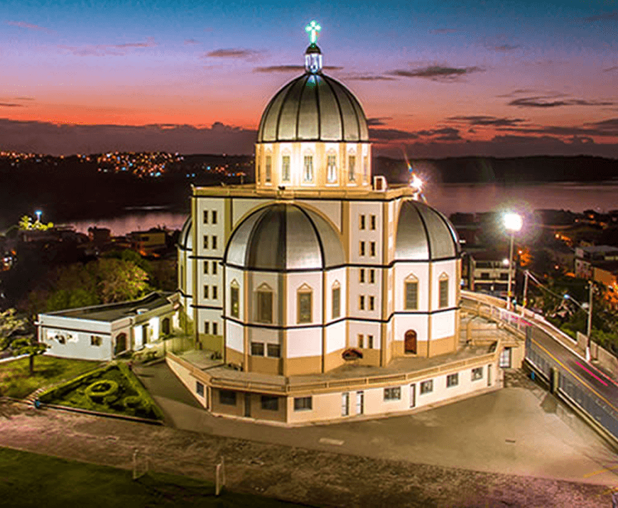 Fotografia do dr. Luiz Carlos palestrando para uma plateia