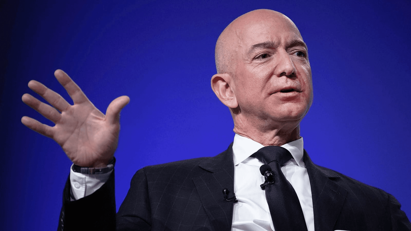 Jeff Bezos Palm Reading – Palmistry Analysis of Strategic Vision and Pragmatic Leadership