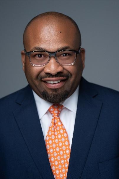 A person in a suit and tie

AI-generated content may be incorrect.