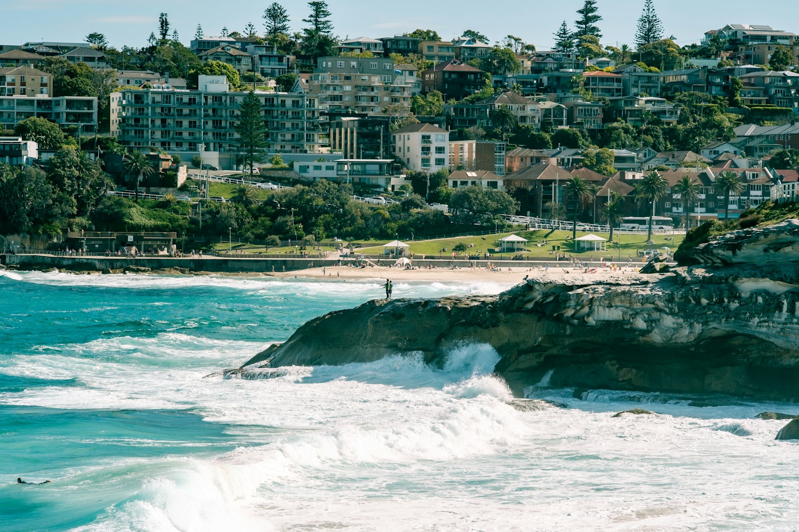 Sydney coastline with waves breaking below the cliffs