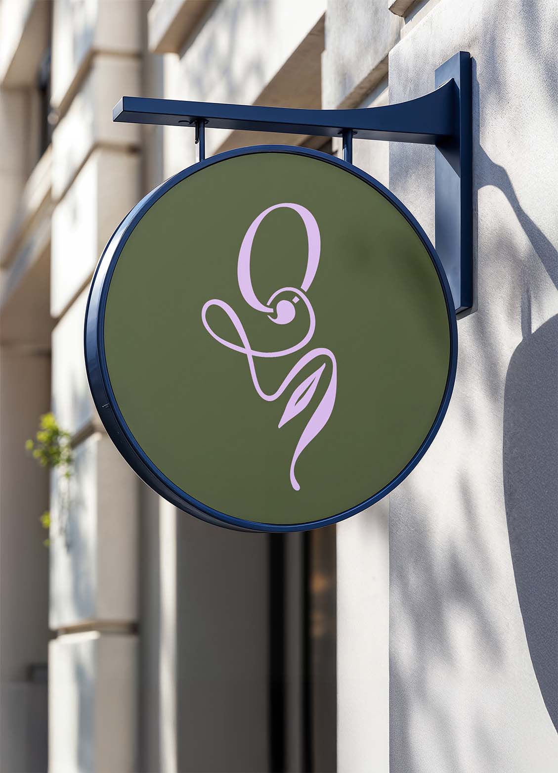 logo Organe Sociale appliqué sur une enseigne extérieure, mise en situation de l’identité visuelle de la marque de soins du visage