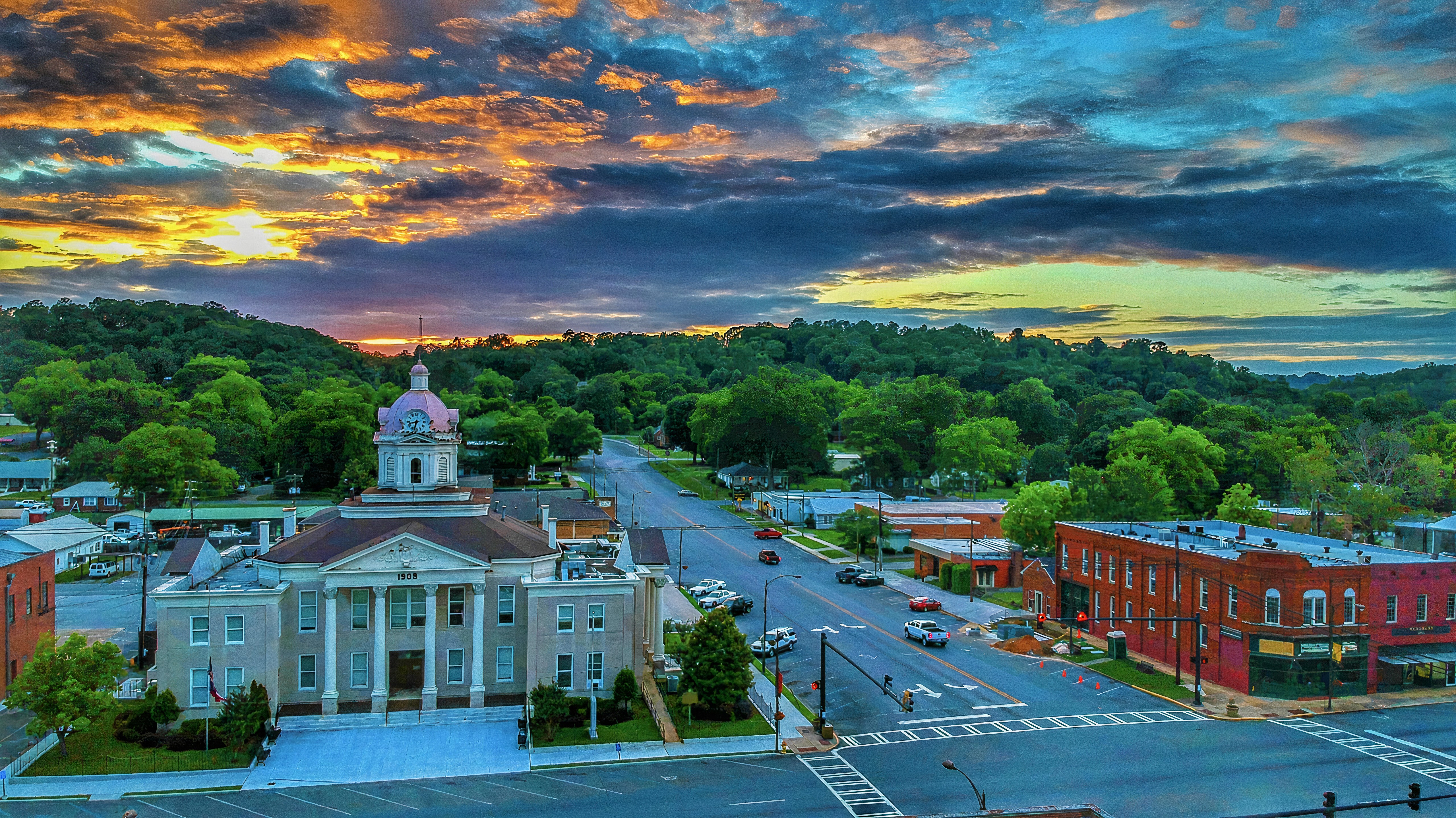 Find reliable roofing contractors in Summerville, GA. Explore local roofer quotes and trusted professionals near you.