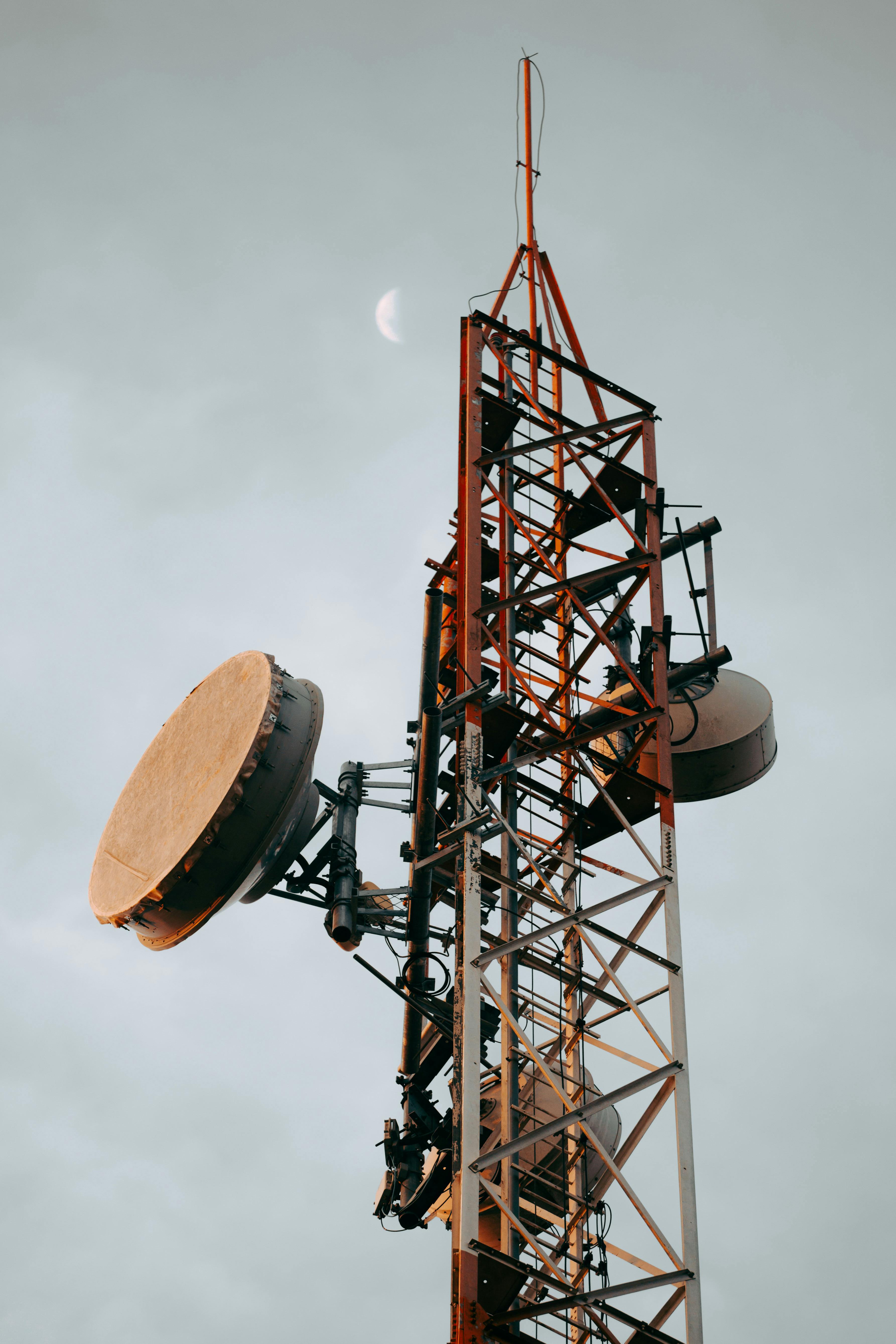 vertical-shot-of-a-telecommunication-tower-with-dishes-under-a-cloudy-sky-and-vi - fernando-lucas (pexels)