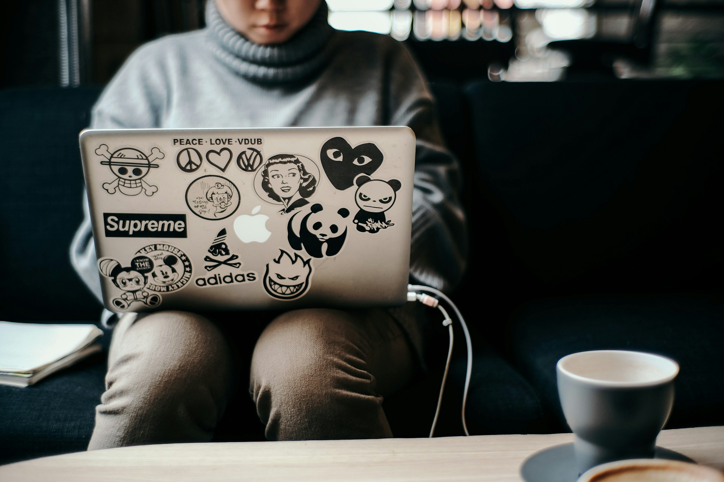 woman sitting alone and working - Mendeley Alternatives