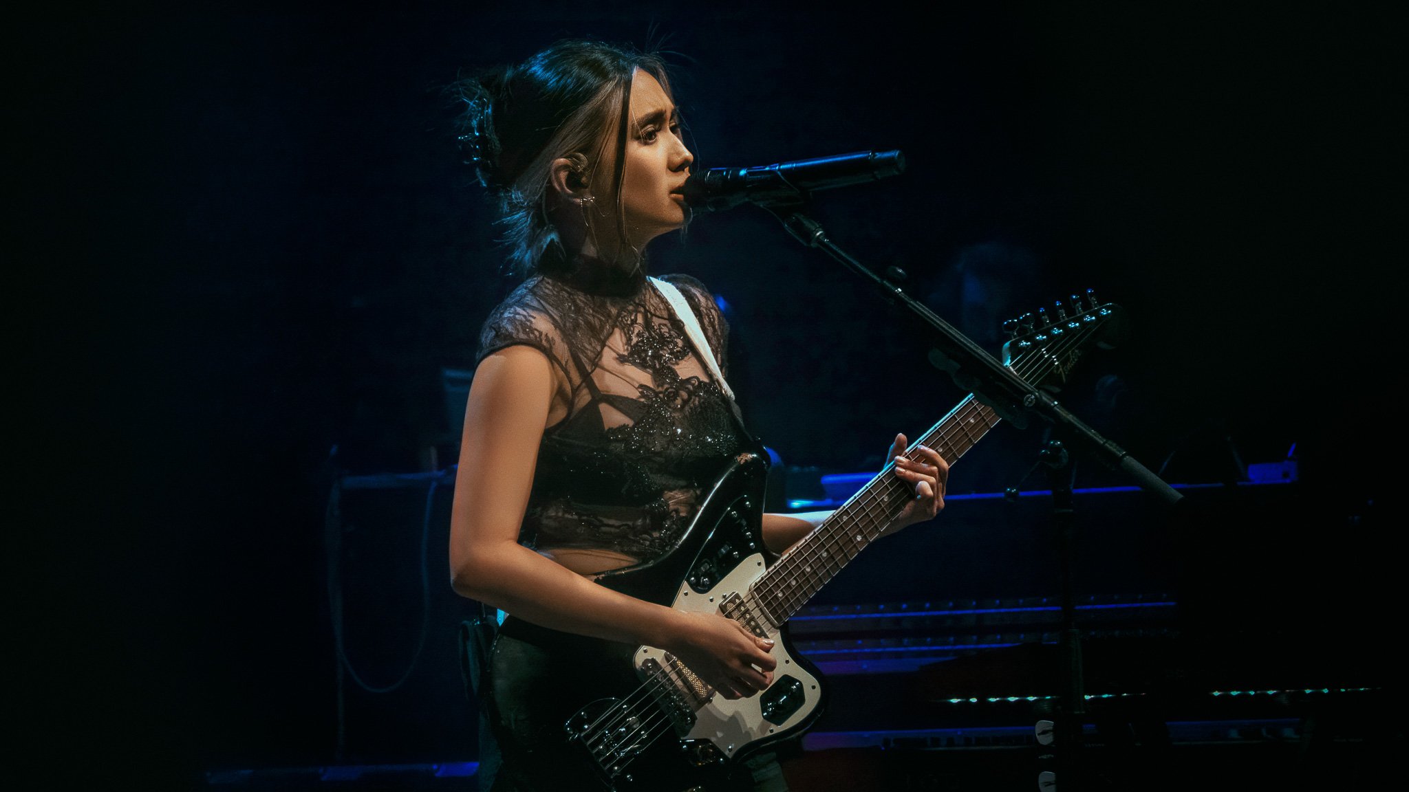 NIKI Performs at The Vic In Chicago