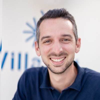 Portrait of Daniel Hayes, founder of EarlyBird.