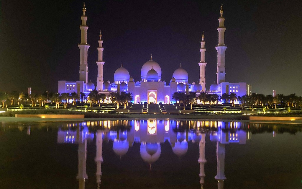 Sheikh Zayed Grand Mosque in Abu Dhabi, showcasing its stunning architecture and serene surroundings in Al Qurm.