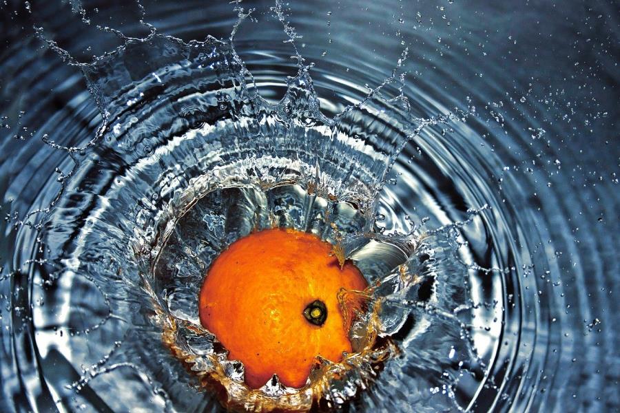 Arancia in acqua