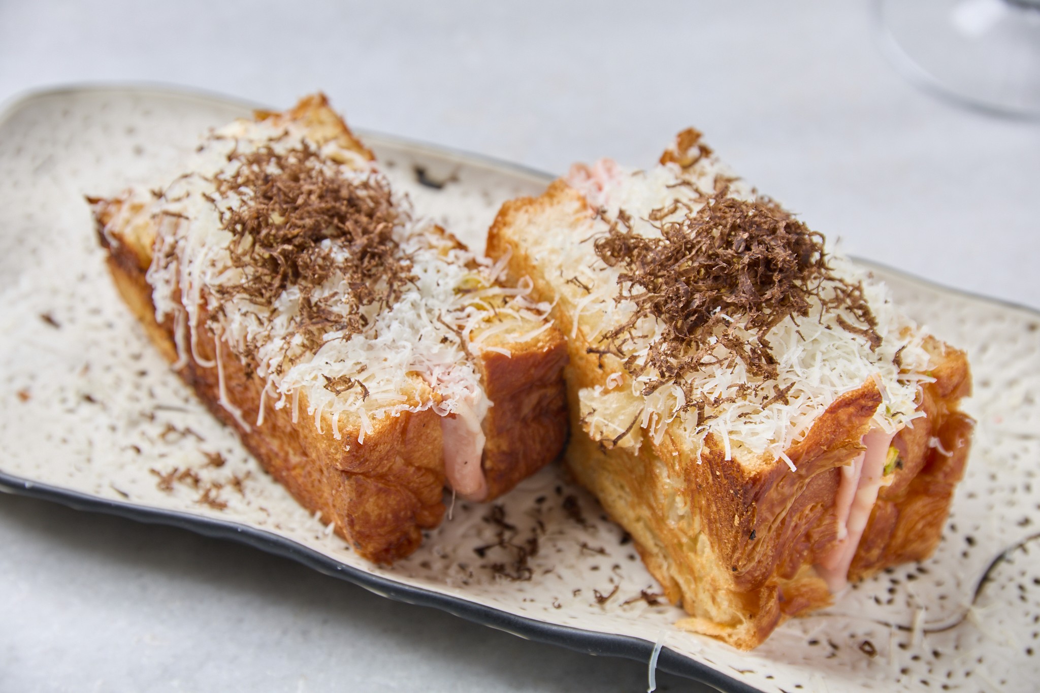 Brioche relleno de rabas 