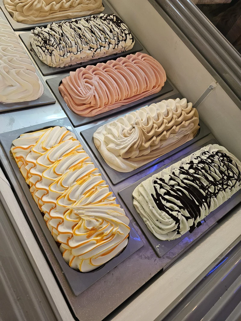 Geschmackvolle Eissorten beim Avi Hamburg