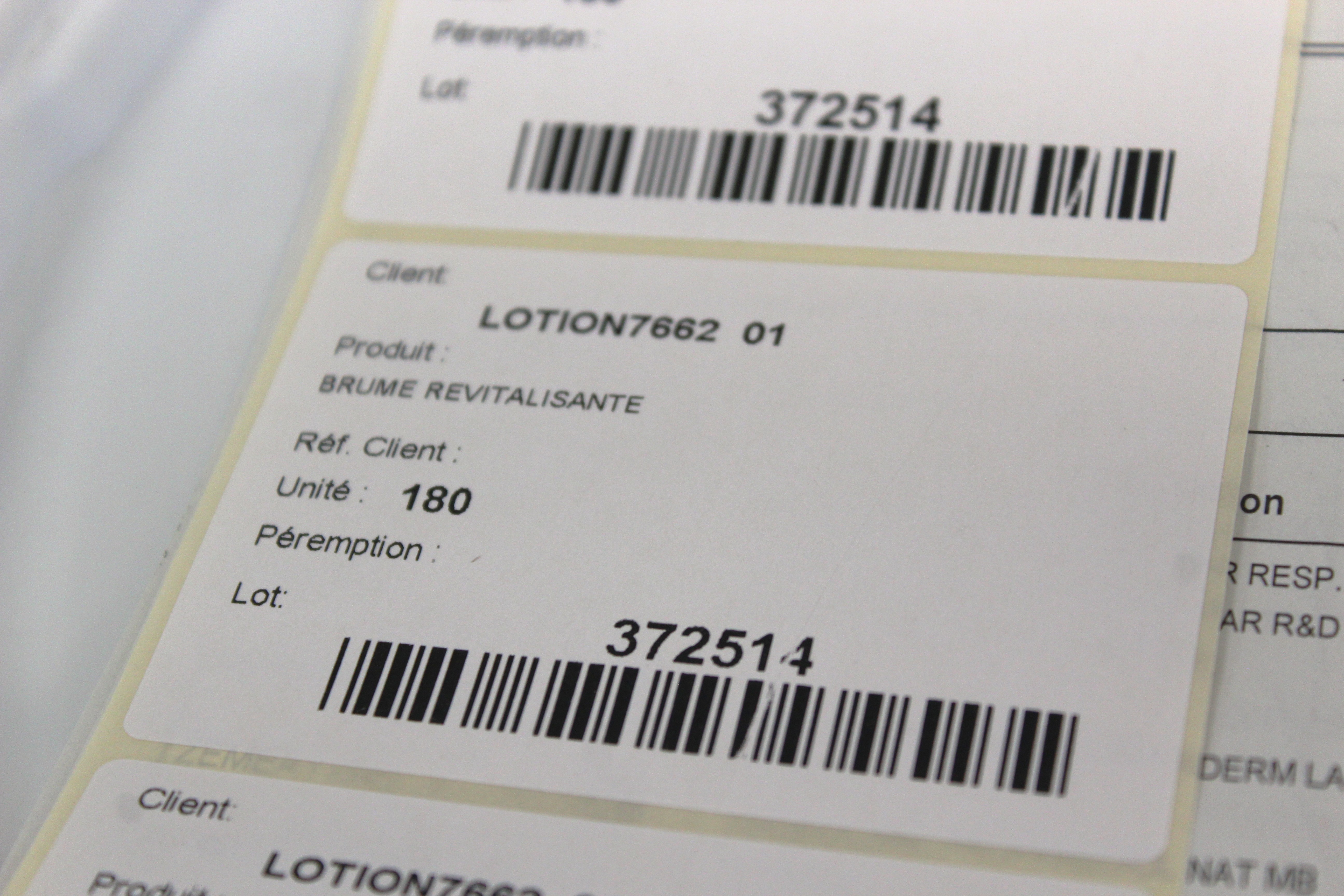 étiquette de soin pomesse paris en cours de fabrication