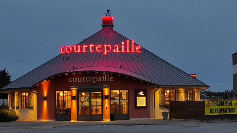 vue extérieur d'un restaurant courtepaille
