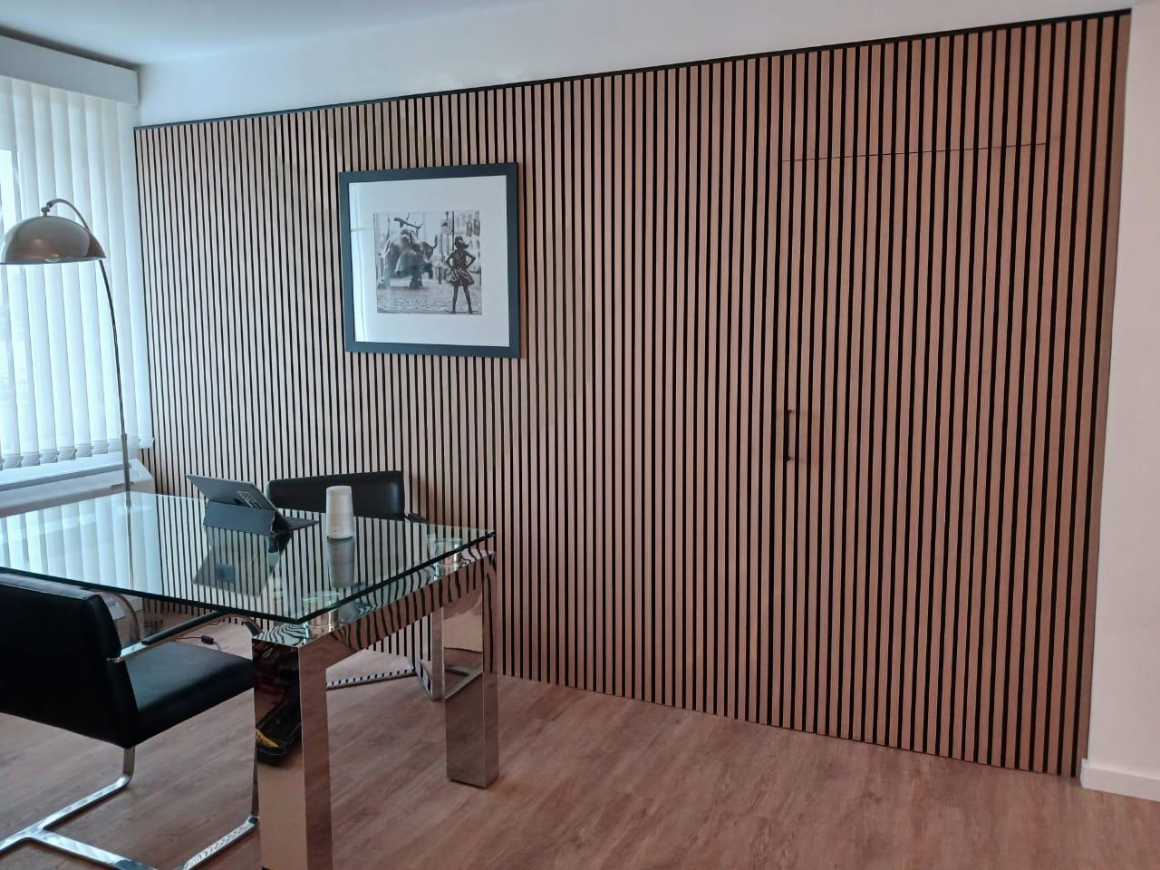 Escritorio con Natural Oak - Black Foam