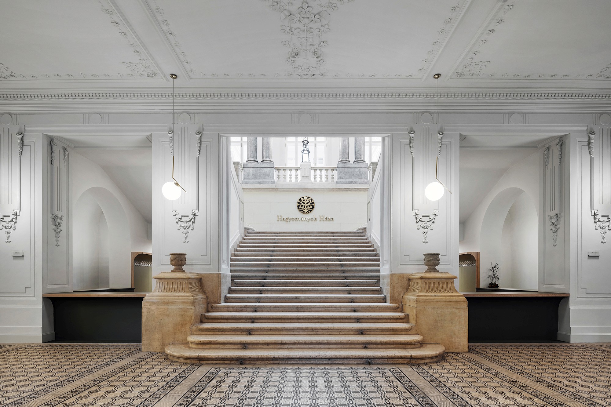 Hagyomanyok haza_staircase_by kroki studio