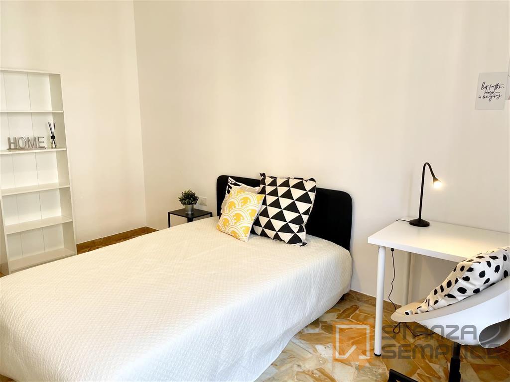 Stanza di 16 mq in Via CADUTI DI CEFALONIA, Firenze