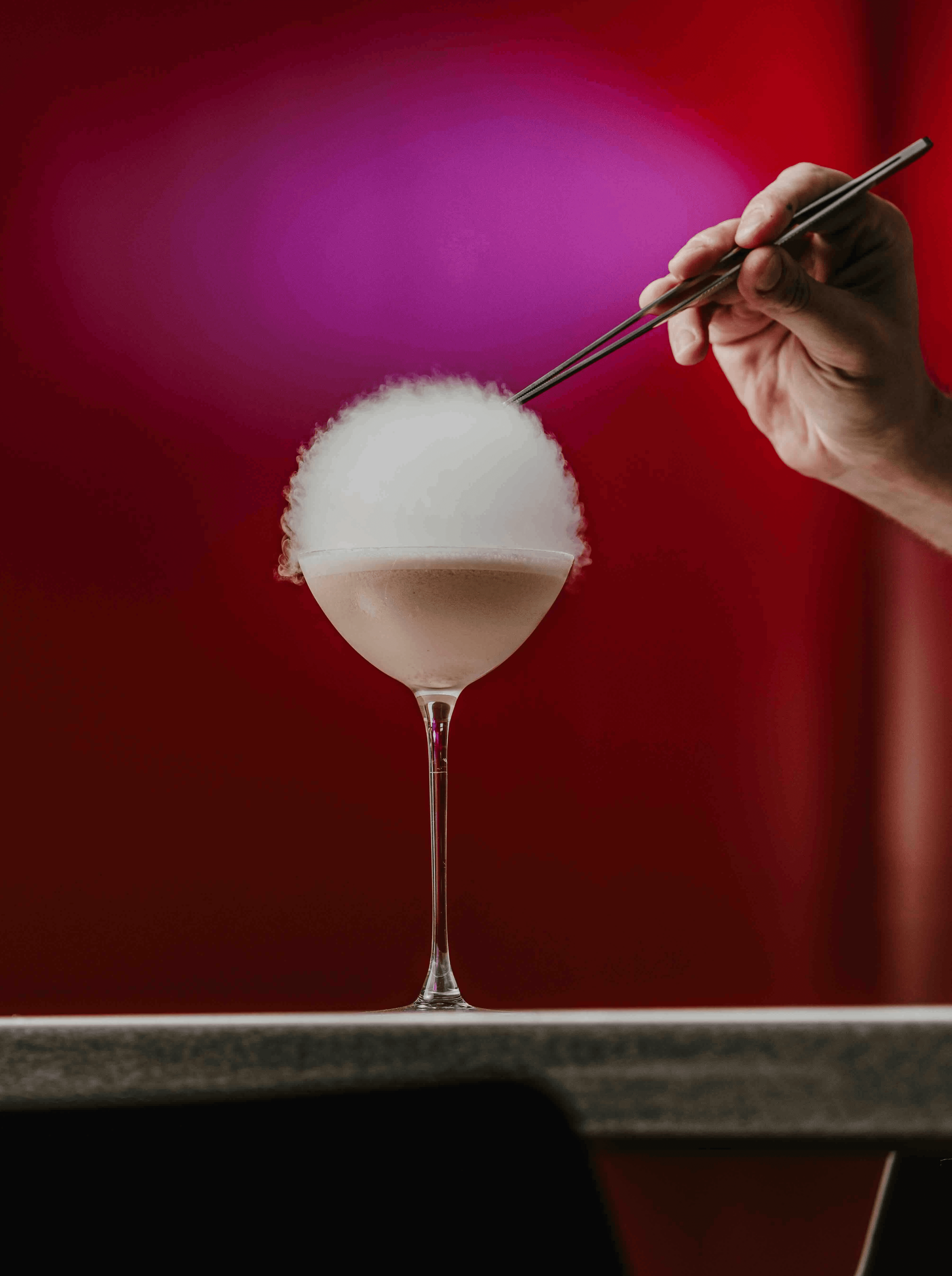 Vue plongeante d’un bar événementiel installé pour une animation cocktail entreprise à Paris