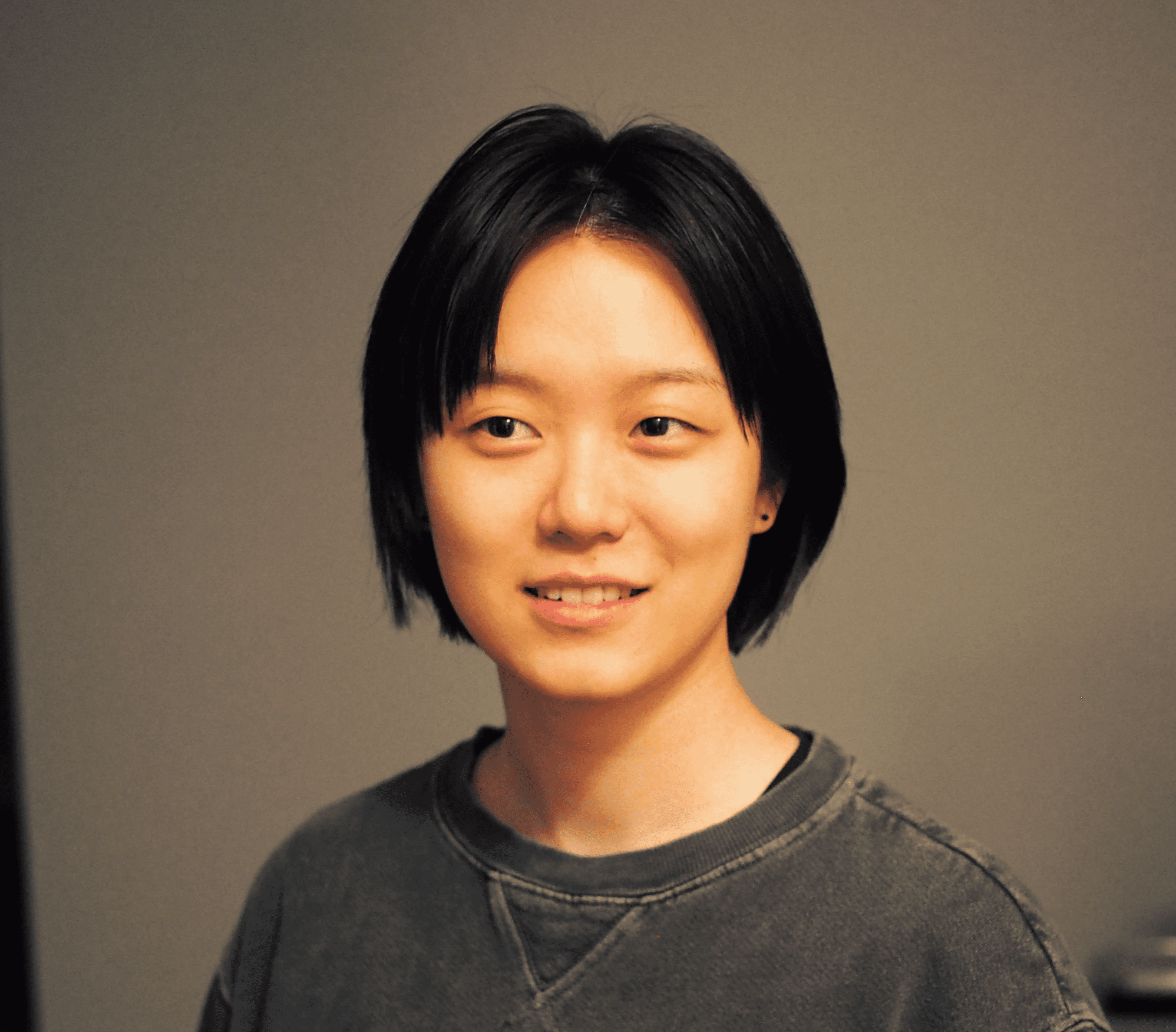 A photo of a man wearing a cap looking above