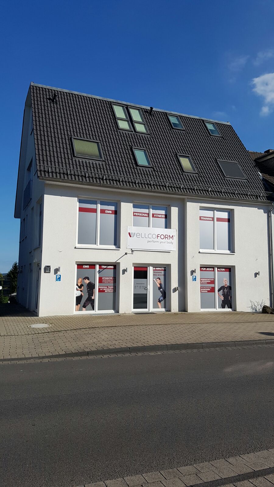 EMS Fitnessstudio Außenansicht Neunkirchen