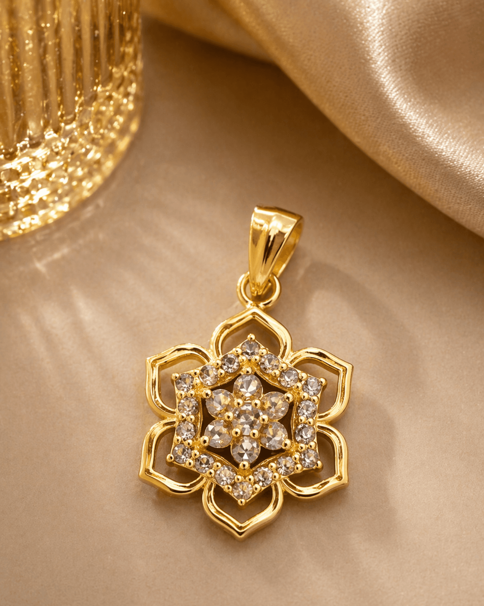 Starred gem uncut diamond pendant
