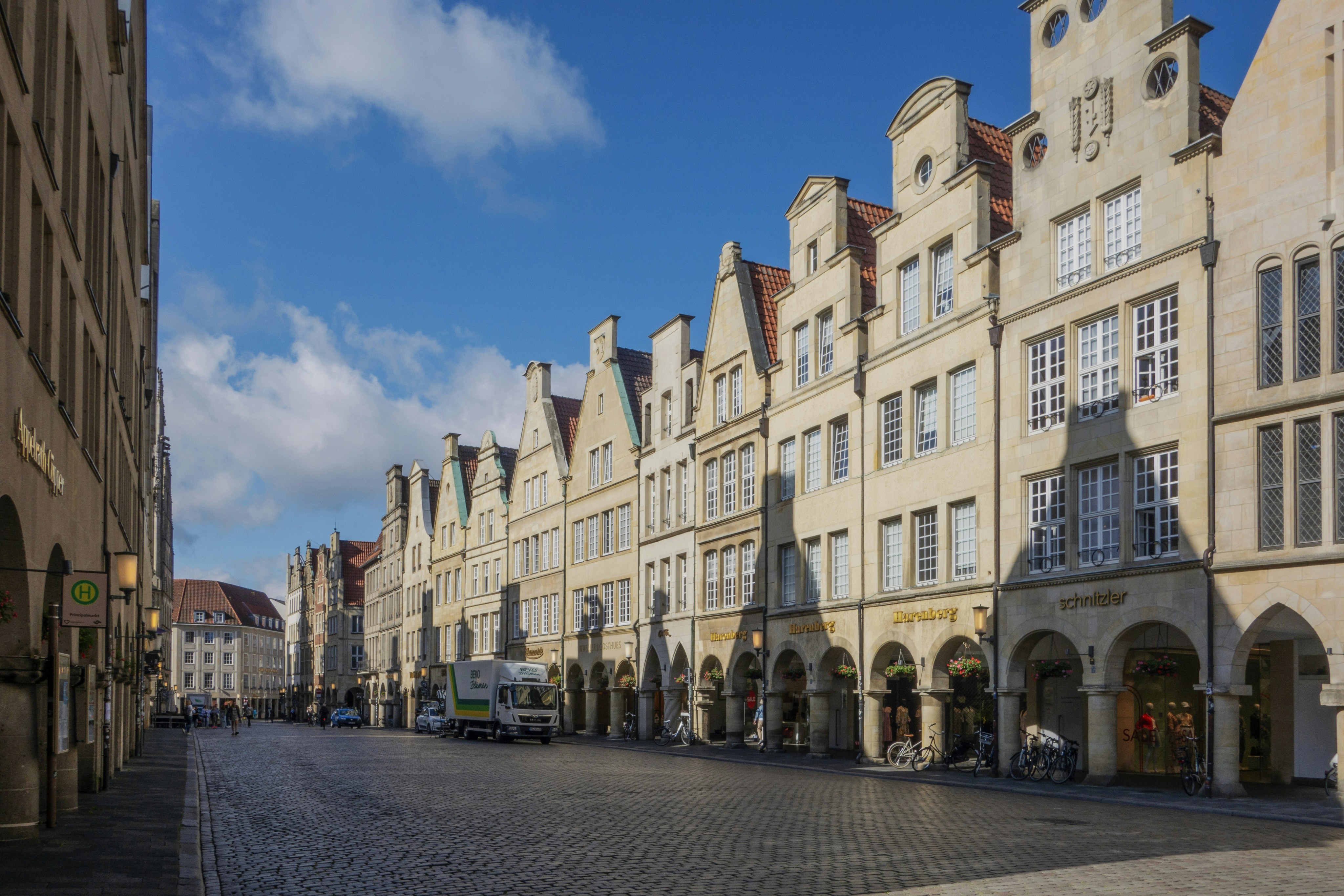 Historische Altstadt mit Rathaus und Wohnhäusern – Beispiel für kommunale Stadtentwicklung und Bürgerbeteiligung