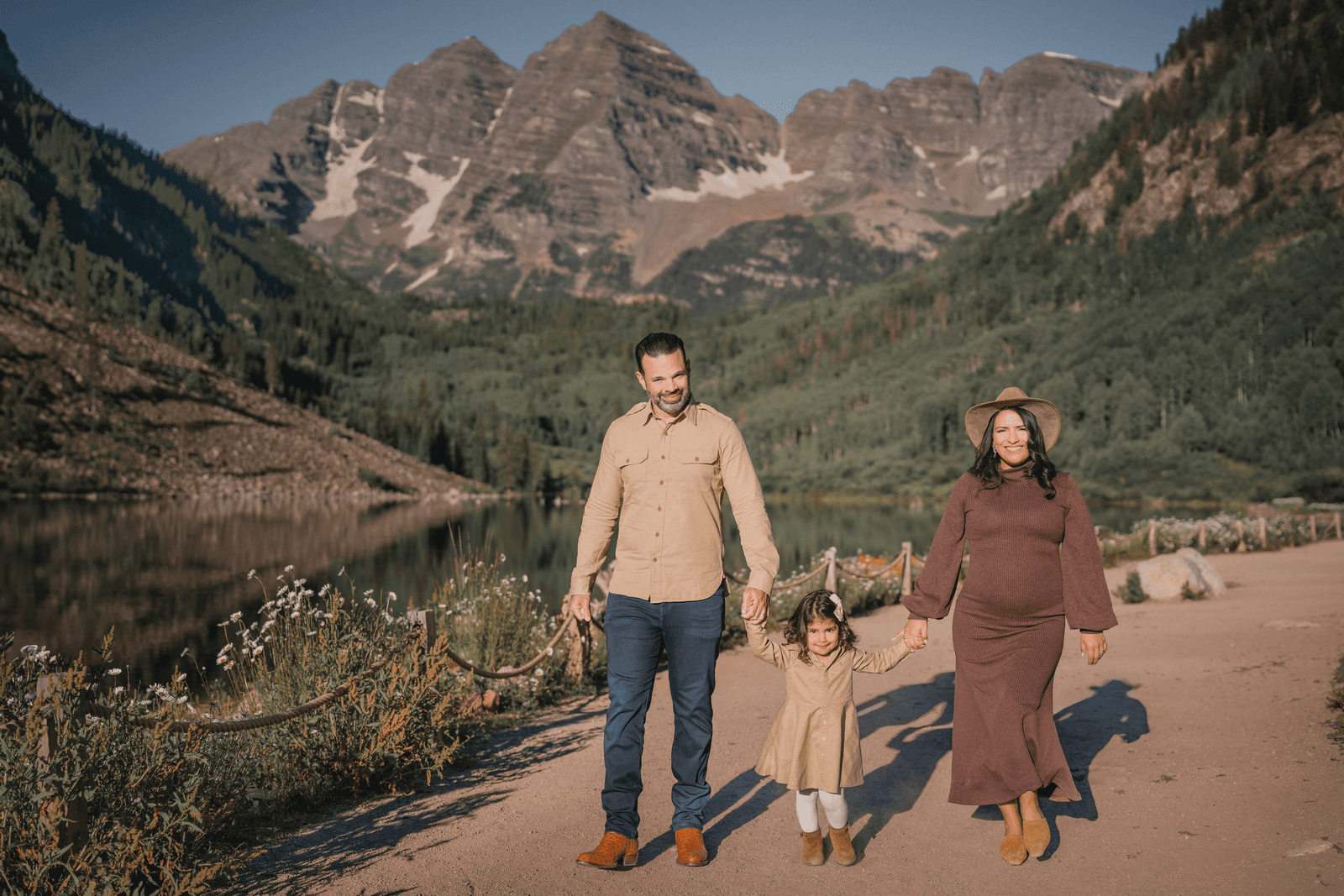 Gianiras Fam family portrait in Aspen